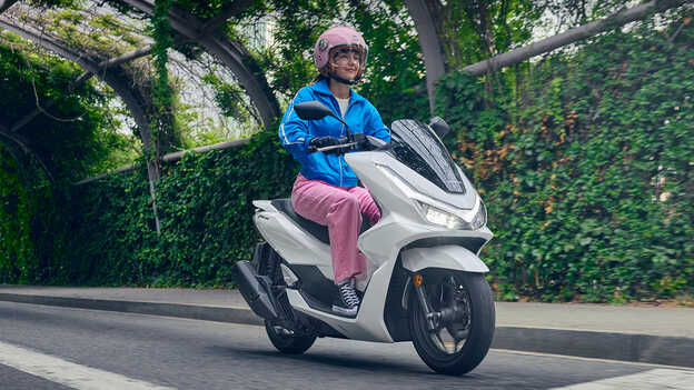 Neumáticos Dax 125 en primer plano