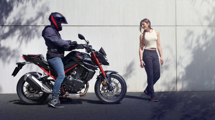 CB750 Hornet con pack Sport