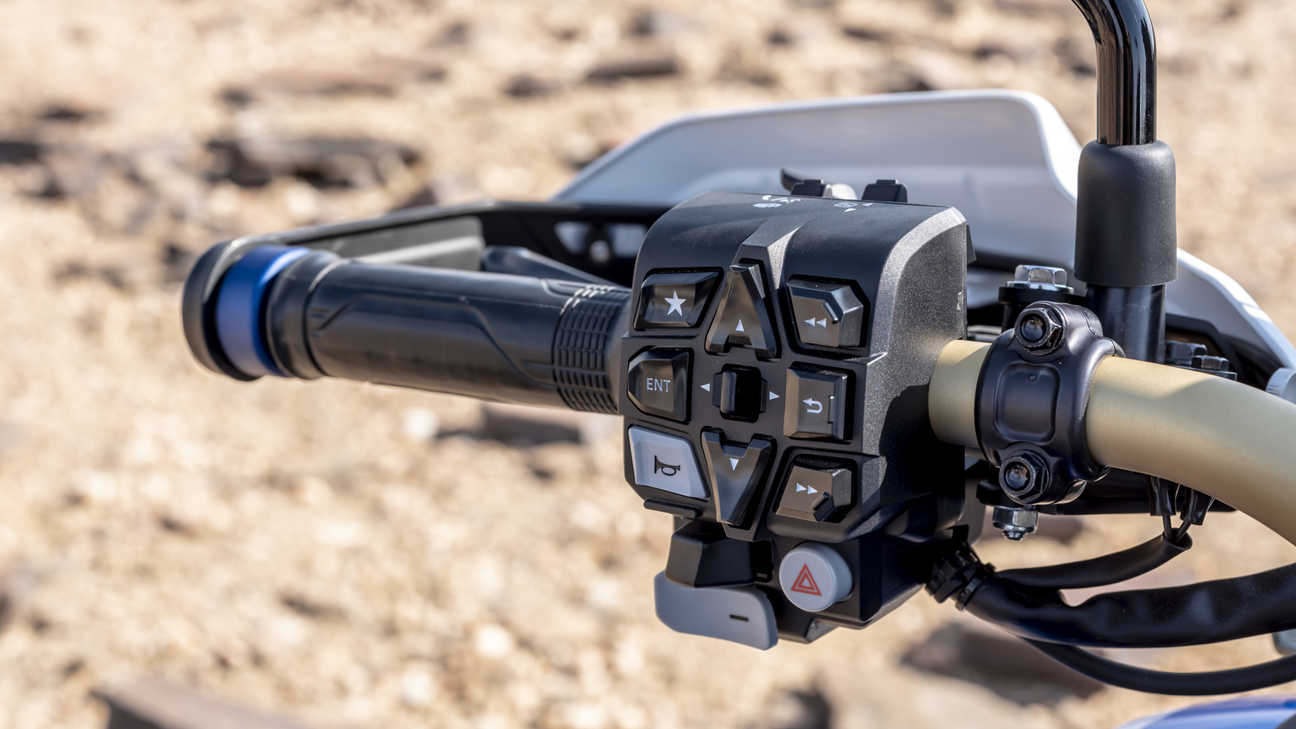 Honda Africa Twin Adventure Sports, primer plano del manillar izquierdo