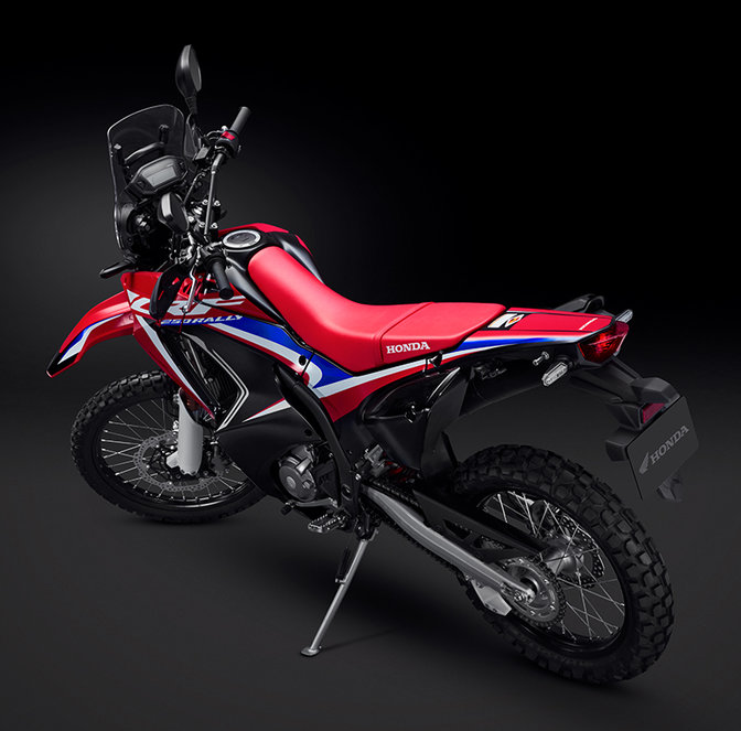 CRF250 Rally vista de tres cuartos de la parte trasera izquierda