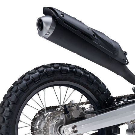 CRF250L primer plano del tubo de escape