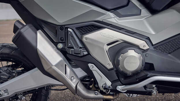 Primer plano del motor del X-ADV.