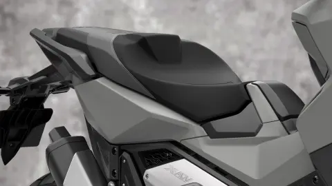 Primer plano del asiento de la motocicleta Honda X-ADV.