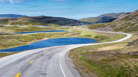 La ruta europea 69 (E 69 para abreviar) es una carretera europea entre Olderfjord y el Cabo Norte en el norte de Noruega. La carretera tiene una longitud de 129 km y contiene cinco túneles con una longitud total de 15,5 km.