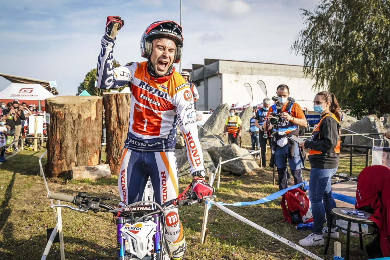 Toni Bou de celebración.