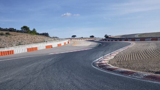 Fireblade en el pit lane en una toma del circuito