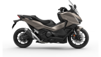 Forza 750 35kW 2026 Gris Warm Mate Metalizado (YR-386)