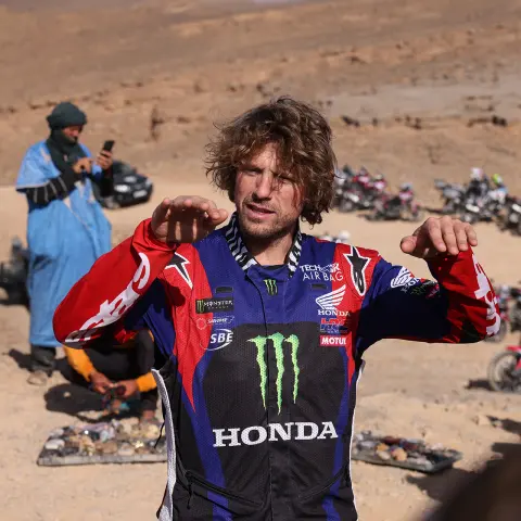 Expertos de HRC dando explicaciones a un grupo de pilotos. 