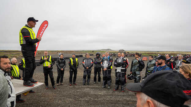 Dave Thope con un grupo de pilotos. 