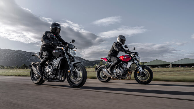 Honda CB1000R y CB1000R Black Edition en la carretera