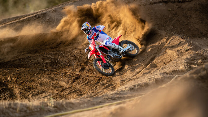 Honda CRF450R en la pista de motocross