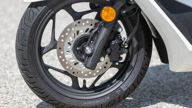 1992 – Sistema de frenos antibloqueo (ABS)