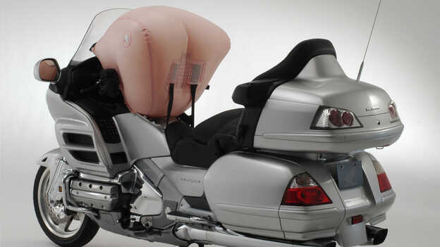 2006 - Primer sistema de airbag para motocicletas del mundo