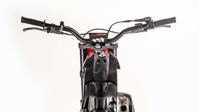 Primer plano del manillar de la Honda Montesa Cota 4RT 260R desde atrás.
