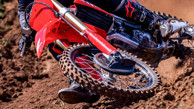 Horquillas Showa USD de 49 mm rediseñadas de la CRF250R