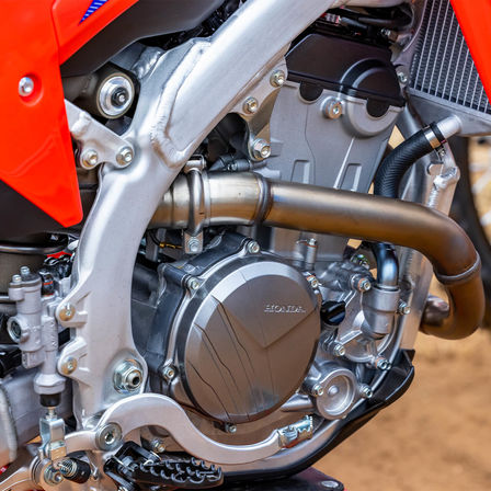 Nueva geometría de dirección y suspensión Showa de la Honda CRF250RX