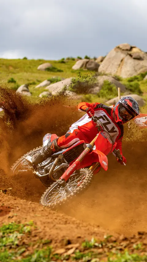  CRF450R en pista con el piloto de Off-Road
