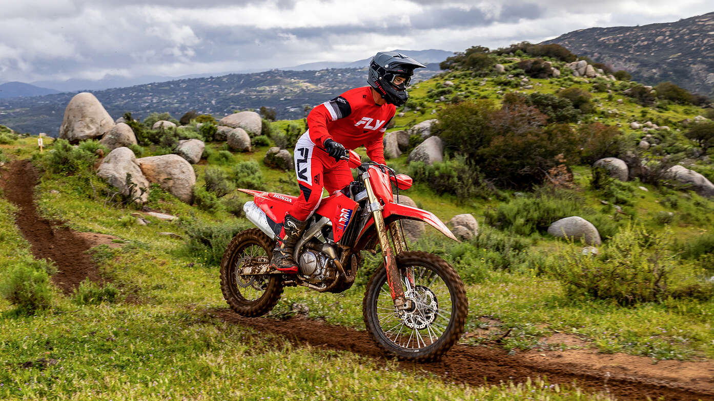 Imagen dinámica de la CRF450RX de 2025