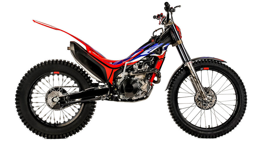 Montesa Cota 4RT 301RR en estudio