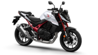 Imagen de tres cuartos delantera de la Honda CB750 Hornet