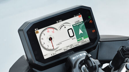Pantalla TFT de la Honda Hornet