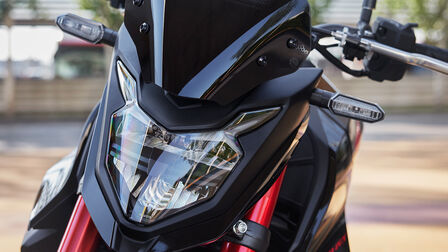 Imagen del parabrisas ahumado de la Honda Hornet