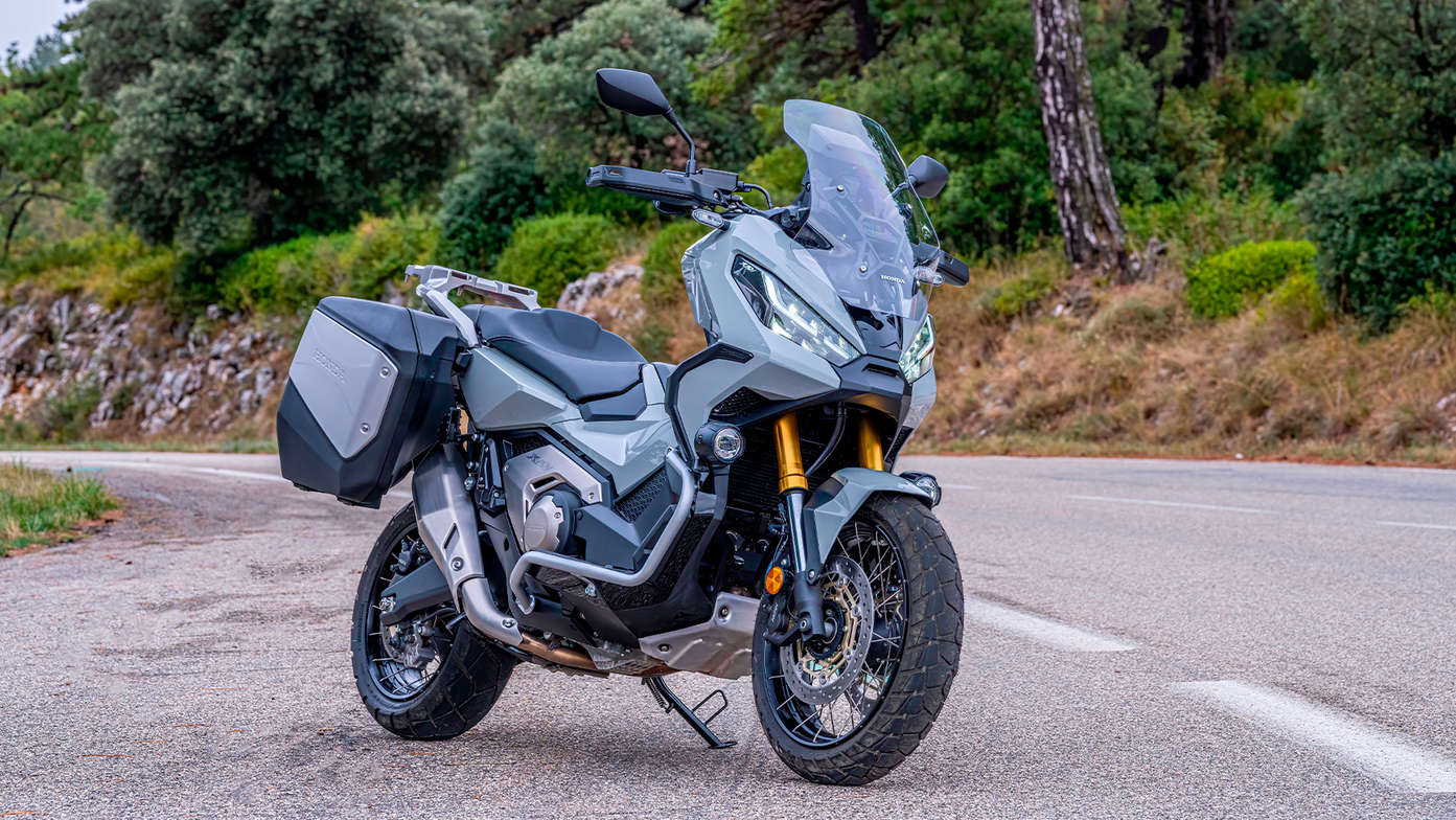 Honda, X-ADV, lateral derecho de tres cuartos, parada, en la carretera