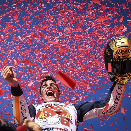 Primer plano de Márquez, tras haber ganado un gran premio.