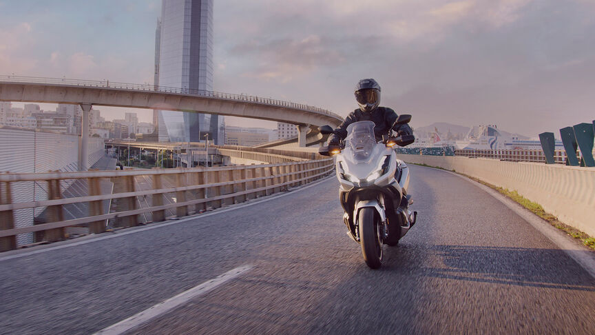 Honda ADV350 con todas las funciones y un motor potente 