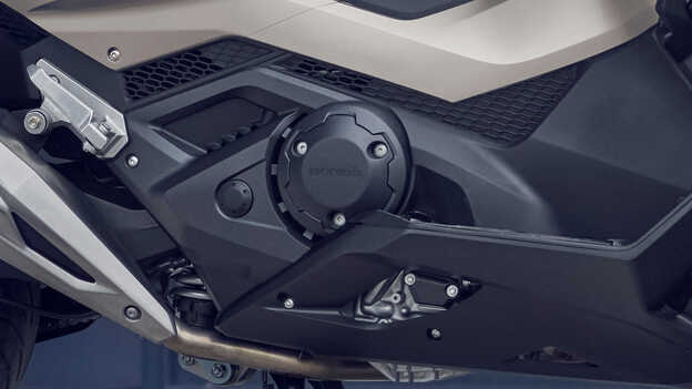 Potente motor bicilíndrico en paralelo de 8 válvulas y 745 cc
