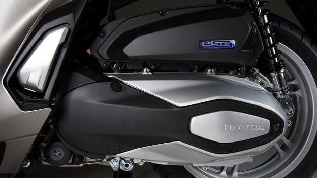 Honda SH350i - Un motor SOHC de 4 válvulas con refrigeración líquida