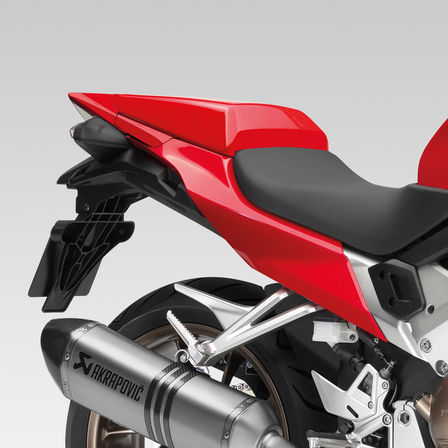 Integra, scooter, vista delantera de tres cuartos con maletas laterales, motocicleta