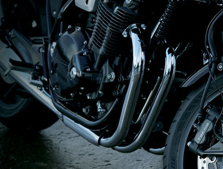 Primer plano del escape de la Honda CB1100 RS.