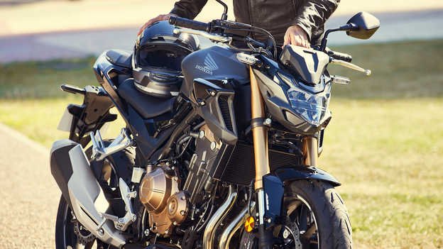 CB500F - El estilo agresivo de las naked y nuevos gráficos