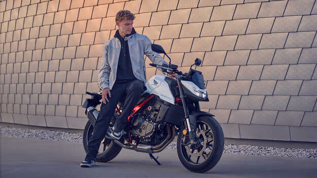 Opción de CB750 Hornet apta para carnet A2 disponible