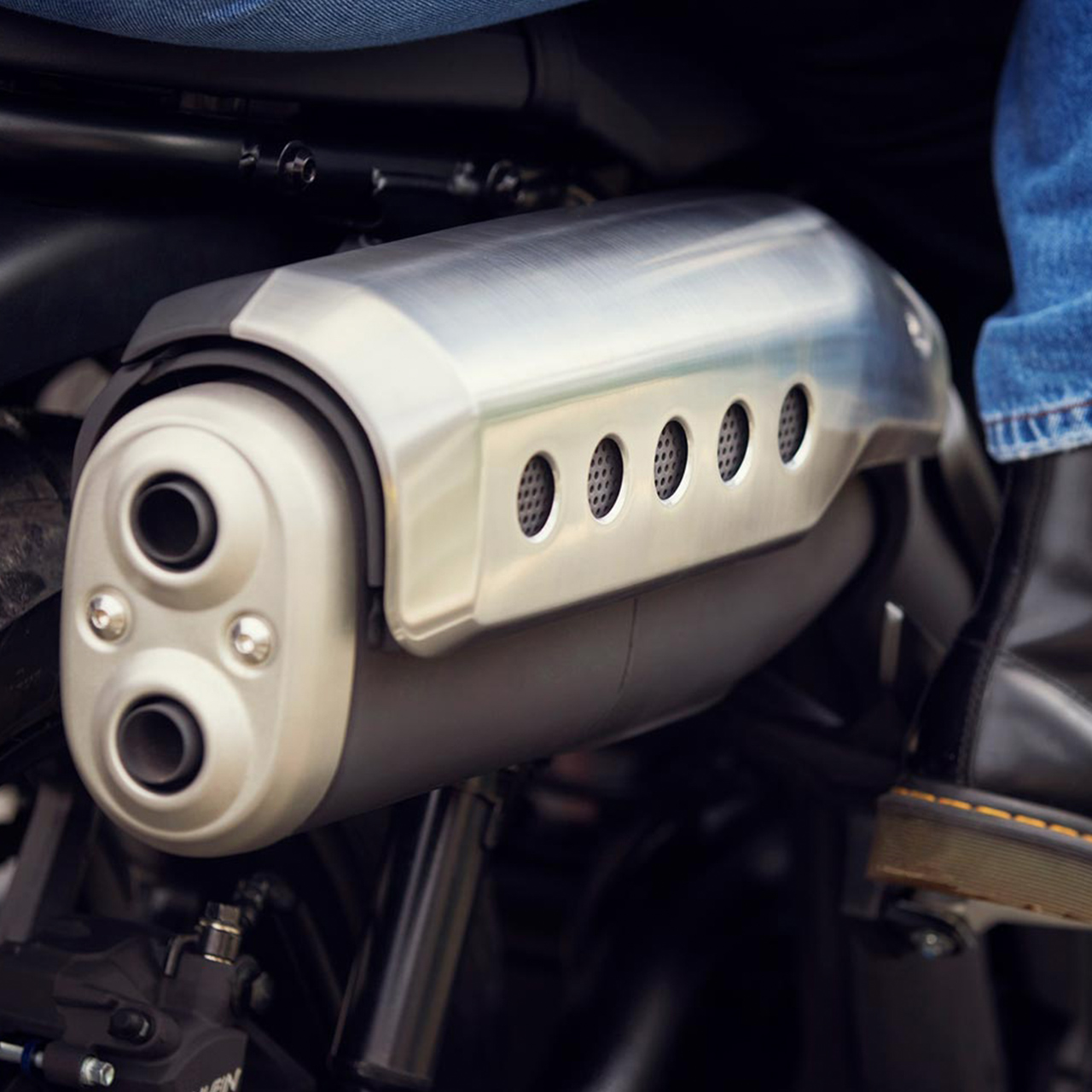 Primer plano de la motocicleta Honda CL500.