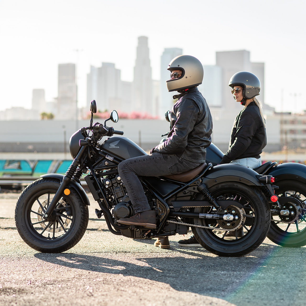 CMX500 Rebel con dos pilotos