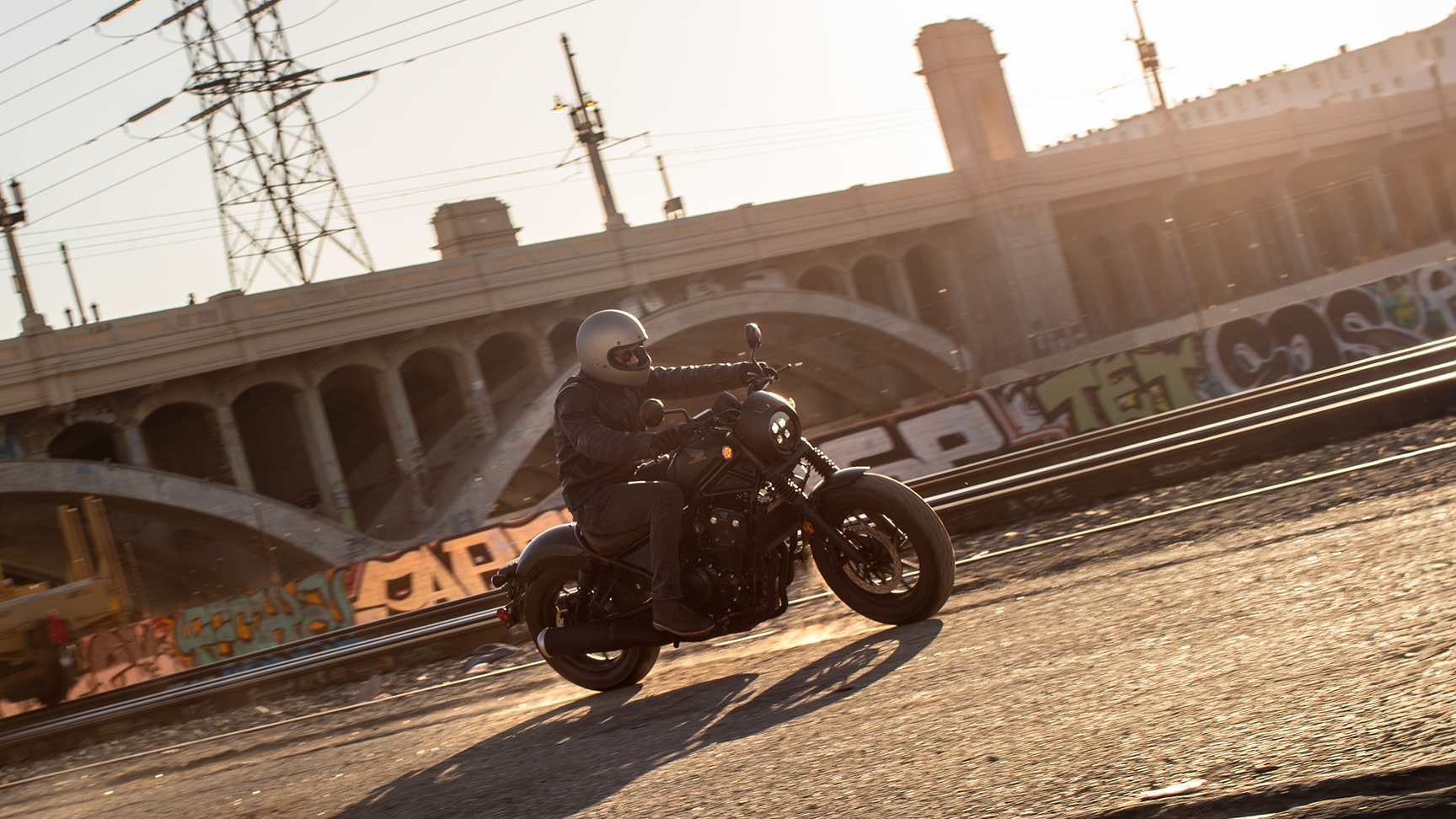 CMX500 Rebel con un piloto