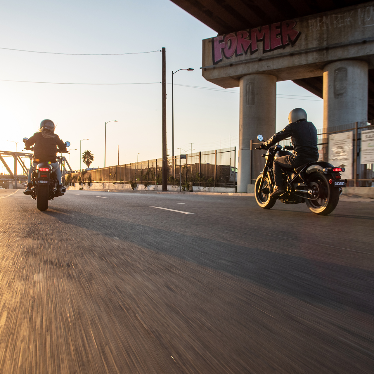 CMX500 Rebel con dos pilotos