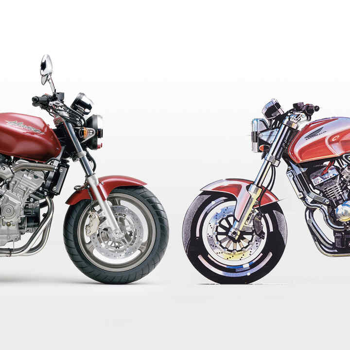 Dos Honda Hornets de lado, una frente a la otra.