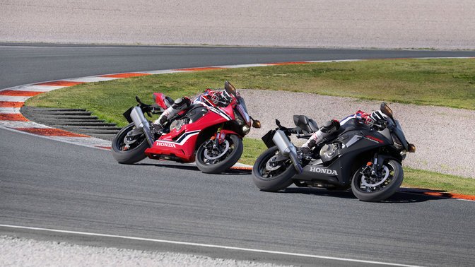 2 Honda CBR1000RR Fireblade en la pista.