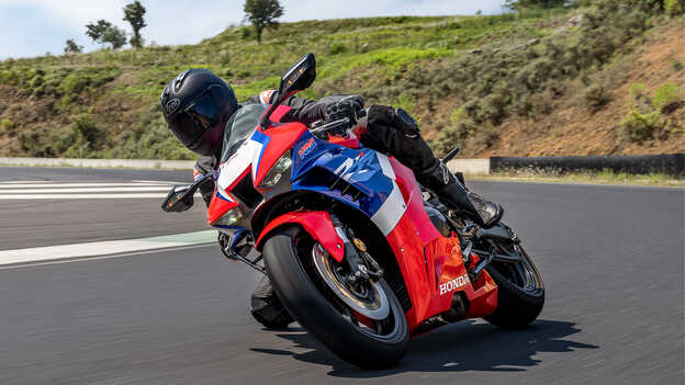 Honda CBR1000RR-R Fireblade con pack de rendimiento electrónico actualizado
