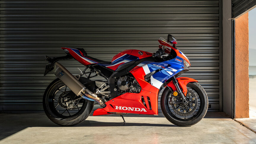 Honda CBR1000RR-R Fireblade destacando su aerodinámica de alta gama