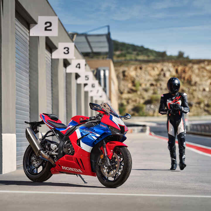 Honda CBR1000RR-R Fireblade con escape Akrapovic