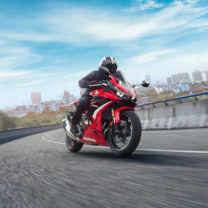 CBR500R ADN DE CARRERAS EN EL INTERIOR