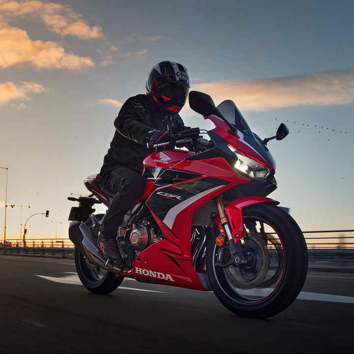CBR500R AVANZANDO