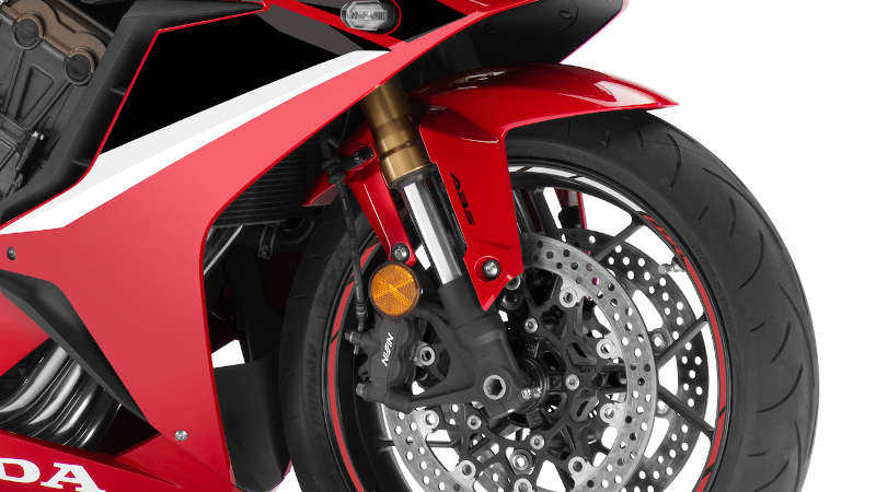 CBR650R, imagen de estudio, primer plano de la horquilla independiente Showa