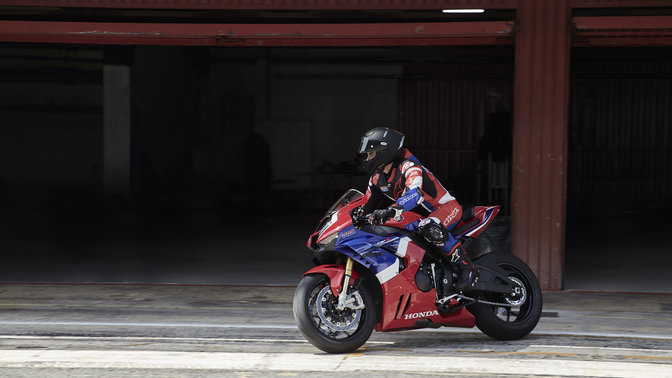 Honda CBR1000RR-R Fireblade SP en la pista.