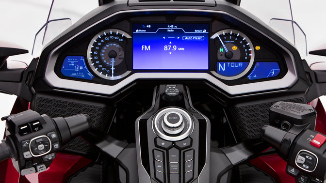 Primer plano del panel de instrumentos de la Honda Gold Wing.