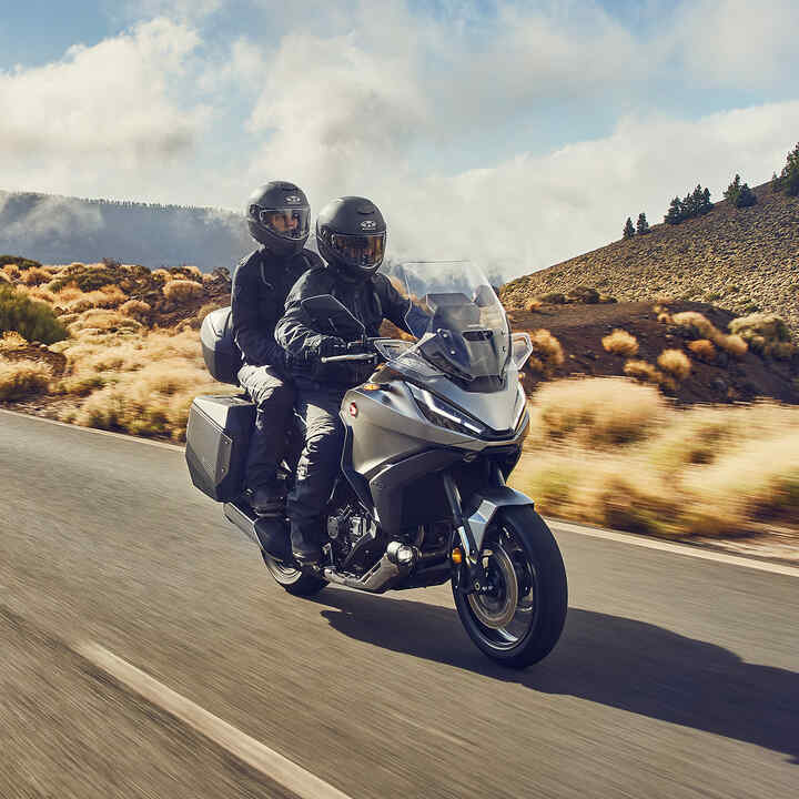 Honda NT1100 en carretera